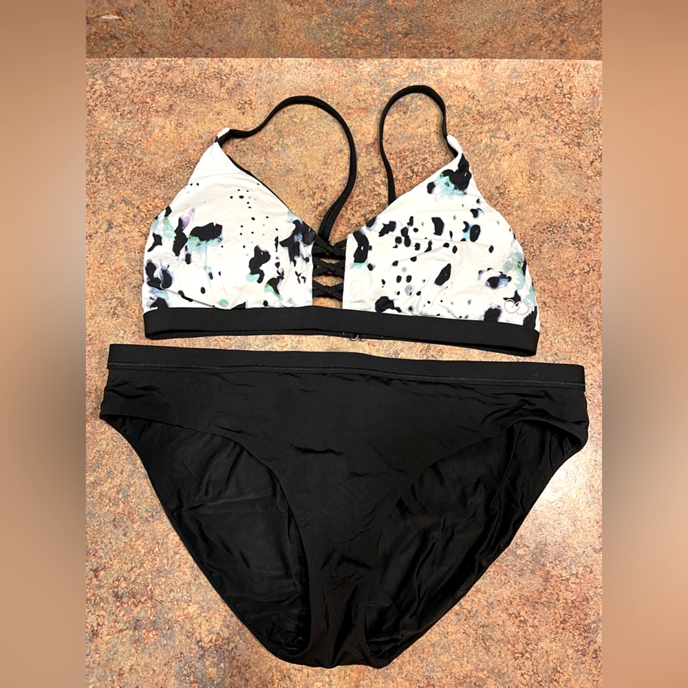 CALIA by Carrie Underwood Swim
